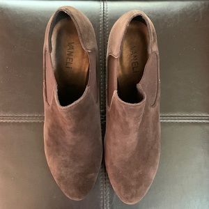 Vaneli Brown Suede Shooties
